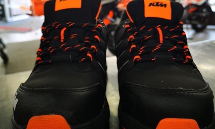 NEUE KTM POWERWEAR EINGETROFFEN!
