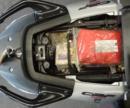 Da hat sich eine Maus im Motorrad verirrt