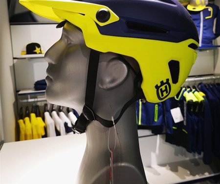 Husqvarna Fahrradhelm NEU !!!  Husqvarna Fahrradhelm NEU !!!