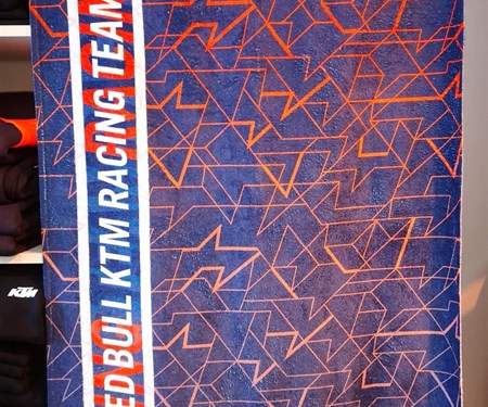 20 Grad & Sonnenschein ! Habt ihr schon das KTM Badetuch und die passende Sonnenbrille?