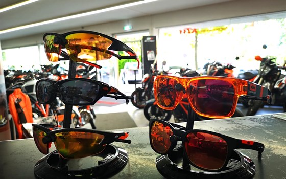 20 Grad & Sonnenschein ! Habt ihr schon das KTM Badetuch und die passende Sonnenbrille? - Bild 7