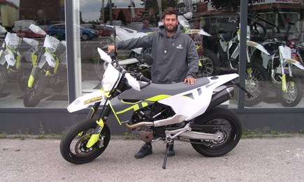 Biker rasen nicht, sie fliegen tief!