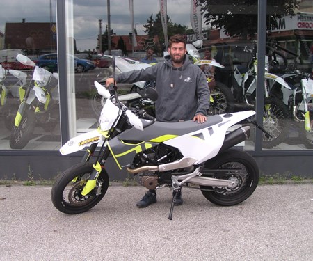 Biker rasen nicht, sie fliegen tief!