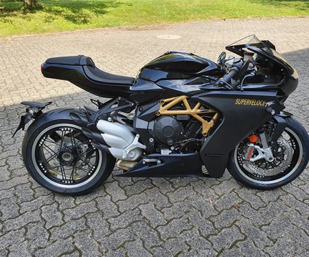 MV AGUSTA superveloce mit Zubehör vorrätig