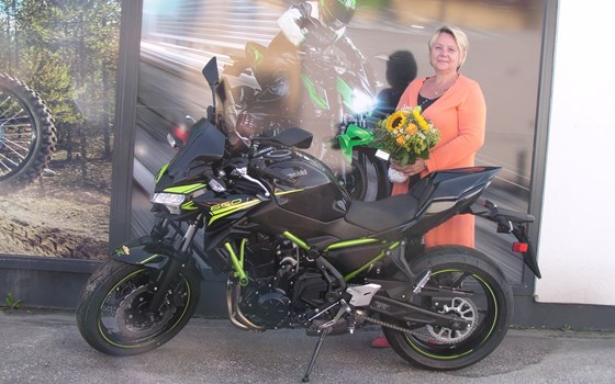 Motorradfahren hebt Grenzen auf. Mensch und Maschine, Natur und Technik, alles wird eins. - Bild 1