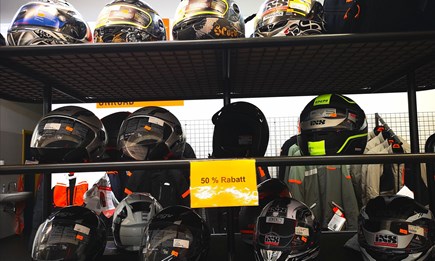 50 % Rabatt !! Auf ausgewählte Helme & Jethelme !! 50 % Rabatt !!