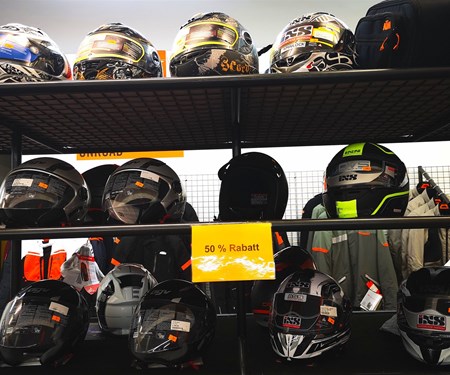 50 % Rabatt !! Auf ausgewählte Helme & Jethelme !! 50 % Rabatt !!