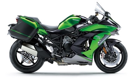 NINJA H2 SX- UND VERSYS-MODELLE MIT KOSTENLOSEM KOFFERSET