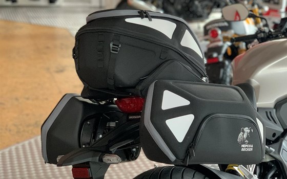 CB 650R mit Koffern von Hepco und Becker - Bild 1