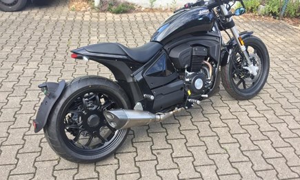 Unsere letzten schwarzen Leonart Pilder 125 für dieses Jahr 