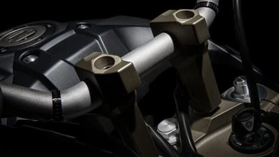 YAMAHA  Tracer im Anflug  Bild 9: YAMAHA  Tracer im Anflug