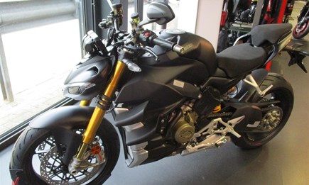 DUCATI NEWS: Ducati Streetfighter V4 S 2021 in Dark Stealth und mit Euro5 