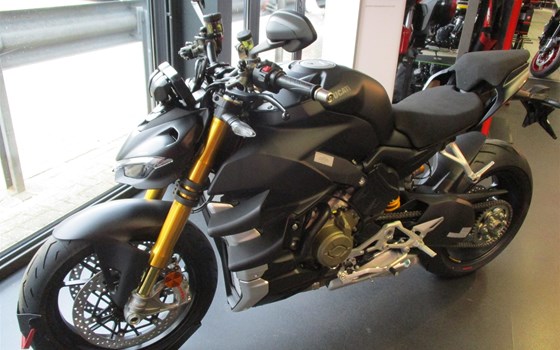DUCATI NEWS: Ducati Streetfighter V4 S 2021 in Dark Stealth und mit Euro5  - Bild 1