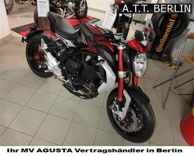 Der MV Agusta Dragster 800 RR ist wunderschön & einfach gierig. Und mit der Leistung von 140PS geht er auch richtig los!