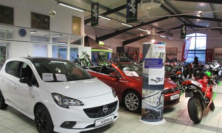 WIR KAUFEN IHR AUTO & MOTORRAD ! Bar-Ankauf aller Marken - JETZT !