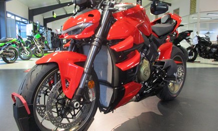 DUCATI STREETFIGHTER V4 - EDIZIONE ROSSO made by Team Wahlers