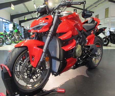 DUCATI STREETFIGHTER V4 - EDIZIONE ROSSO made by Team Wahlers