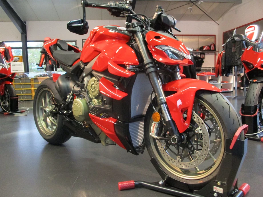 DUCATI STREETFIGHTER V4 - EDIZIONE ROSSO made by Team Wahlers Bild 2: DUCATI STREETFIGHTER V4 - EDIZIONE ROSSO made by Team Wahlers