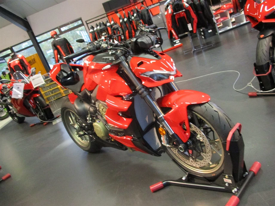 DUCATI STREETFIGHTER V4 - EDIZIONE ROSSO made by Team Wahlers Bild 9: DUCATI STREETFIGHTER V4 - EDIZIONE ROSSO made by Team Wahlers