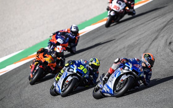 EMPHATIC DOUBLE VICTORY FOR SUZUKI AS MIR TAKES DEBUT WIN  - Bild 2