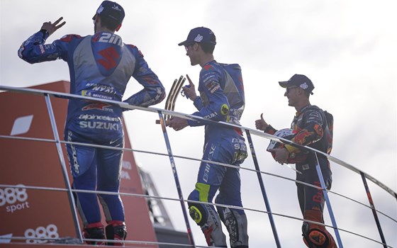 EMPHATIC DOUBLE VICTORY FOR SUZUKI AS MIR TAKES DEBUT WIN  - Bild 7