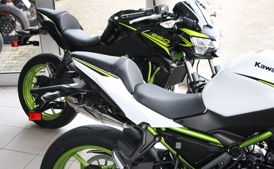 2021er Kawasaki Modelle eingetroffen Bild 10: 2021er Kawasaki Modelle eingetroffen