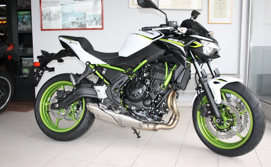 2021er Kawasaki Modelle eingetroffen Bild 2: 2021er Kawasaki Modelle eingetroffen