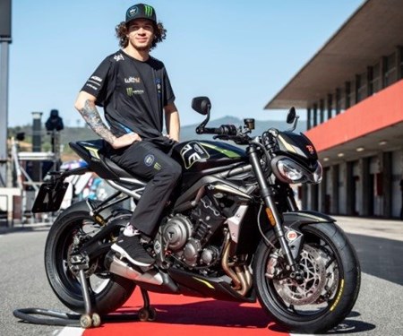 Marco Bezzecchi gewinnt die erste TRIUMPH Triple Trophy im Rahmen der Moto2™-Weltmeisterschaft 