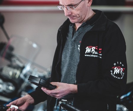 Motorradservice aus (IDM)-Meisterhand gefällig? Ab sofort auch Jahresservice bei MB Bike Performance!