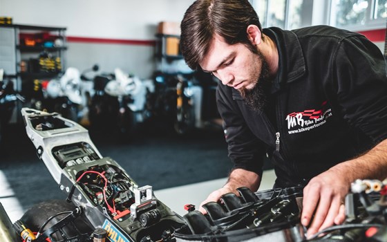Motorradservice aus (IDM)-Meisterhand gefällig? Ab sofort auch Jahresservice bei MB Bike Performance! - Bild 2 Motorradservice aus (IDM)-Meisterhand gefällig? Ab sofort auch Jahresservice bei MB Bike Performance! - Bild 2