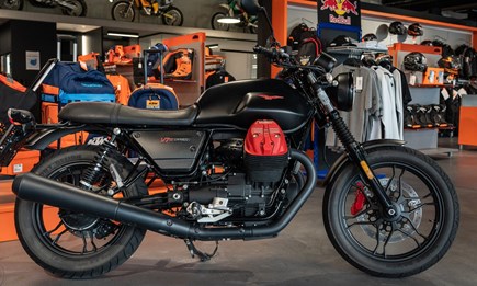 Moto Guzzi V7 III Carbon