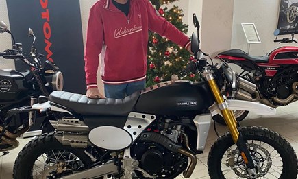 Frohe Weihnachten! Die ersten Fantic Motorräder mit Euro 5 für 2021 sind angekommen. Online Bestellung geht natürlich und Werkstatt ist offen!