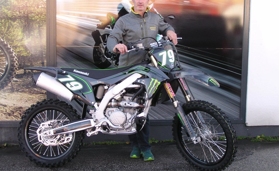 Die edle graue Eminez ist bereit für die MX-Strecken! Bild 1: Die edle graue Eminez ist bereit für die MX-Strecken!