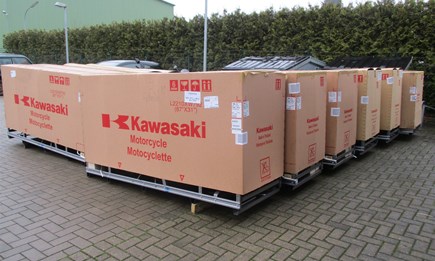 ENDLICH ! Wieder eine Lieferung von weiteren 2021-KAWASAKI & DUCATI Bikes !  Los geht's !!!