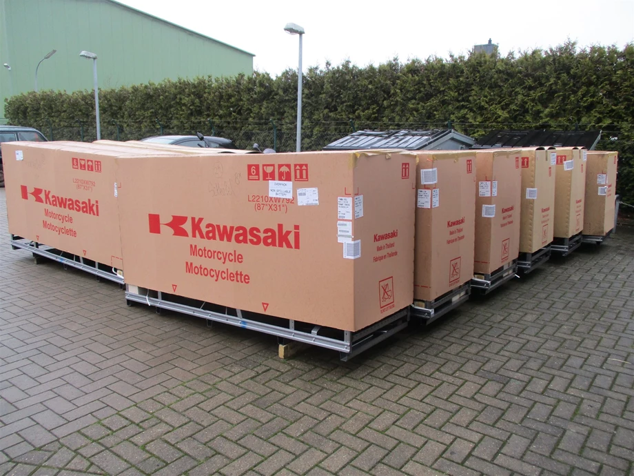 ENDLICH ! Wieder eine Lieferung von weiteren 2021-KAWASAKI & DUCATI Bikes !  Los geht's !!! Bild 1: ENDLICH ! Wieder eine Lieferung von weiteren 2021-KAWASAKI & DUCATI Bikes !  Los geht's !!!