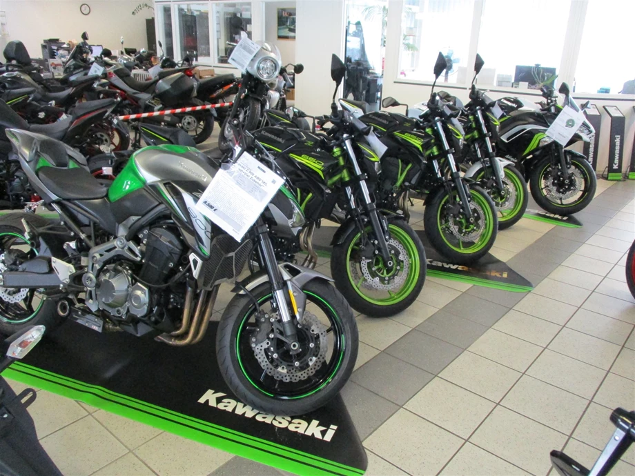 ENDLICH ! Wieder eine Lieferung von weiteren 2021-KAWASAKI & DUCATI Bikes !  Los geht's !!! Bild 8: ENDLICH ! Wieder eine Lieferung von weiteren 2021-KAWASAKI & DUCATI Bikes !  Los geht's !!!