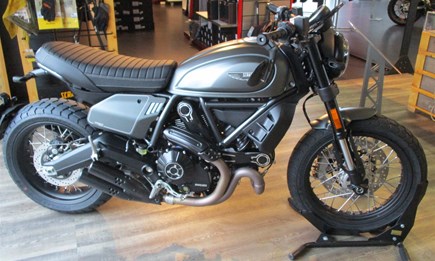 Die neue SCRAMBLER NIGHTSHIFT von DUCATI ist da ! 