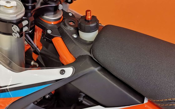 Umbau von 690 Enduro R auf 690 Rally R - Bild 15 Umbau von 690 Enduro R auf 690 Rally R - Bild 15