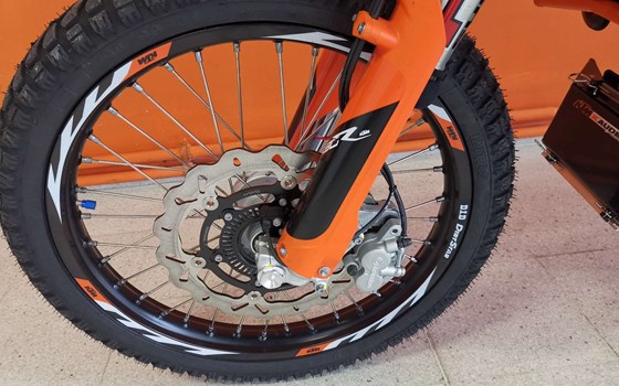 Umbau von 690 Enduro R auf 690 Rally R - Bild 18 Umbau von 690 Enduro R auf 690 Rally R - Bild 18