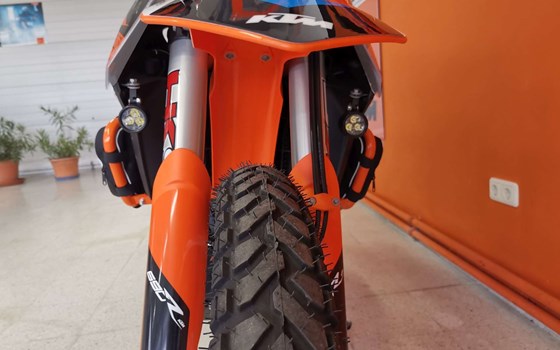 Umbau von 690 Enduro R auf 690 Rally R - Bild 6 Umbau von 690 Enduro R auf 690 Rally R - Bild 6