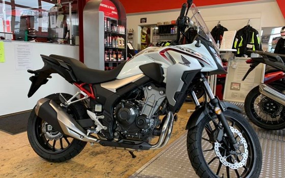 Honda CB500X Modell 2021 in Pearl Metalloid White - Bild 3