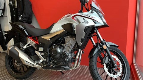 Honda CB500X Modell 2021 in Pearl Metalloid White