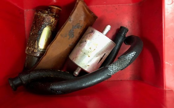 Hier haben wir eine Ducati Monster S4R aus 2004 mit nur 2179 Km wieder aufbereitet. Die Monsterserie war eine der schönsten von Ducati  - Bild 12