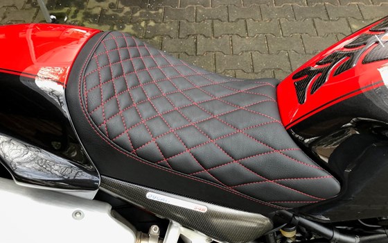 Hier haben wir eine Ducati Monster S4R aus 2004 mit nur 2179 Km wieder aufbereitet. Die Monsterserie war eine der schönsten von Ducati  - Bild 16