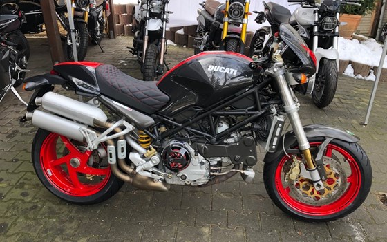Hier haben wir eine Ducati Monster S4R aus 2004 mit nur 2179 Km wieder aufbereitet. Die Monsterserie war eine der schönsten von Ducati  - Bild 5