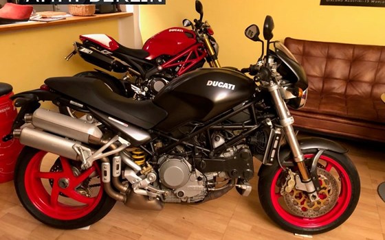 Hier haben wir eine Ducati Monster S4R aus 2004 mit nur 2179 Km wieder aufbereitet. Die Monsterserie war eine der schönsten von Ducati  - Bild 8