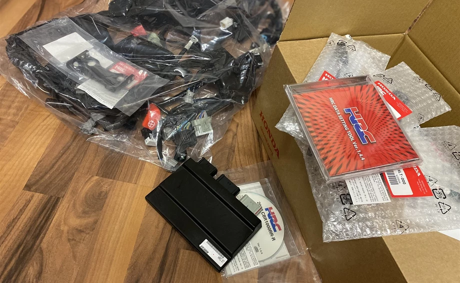 Honda CBR 1000RR-R x Martin Bauer: Die Elektronik! Bild 1: Honda CBR 1000RR-R x Martin Bauer: Die Elektronik!