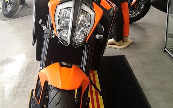 KTM 890 Duke !! Modell 2021 !! Ist bei uns eingetroffen !! - Bild 2 KTM 890 Duke !! Modell 2021 !! Ist bei uns eingetroffen !! - Bild 2