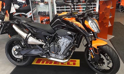 KTM 890 Duke !! Modell 2021 !! Ist bei uns eingetroffen !!