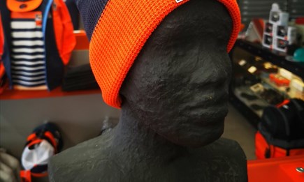 KTM RED BULL Kollektion ist da !  Mützen für alle !